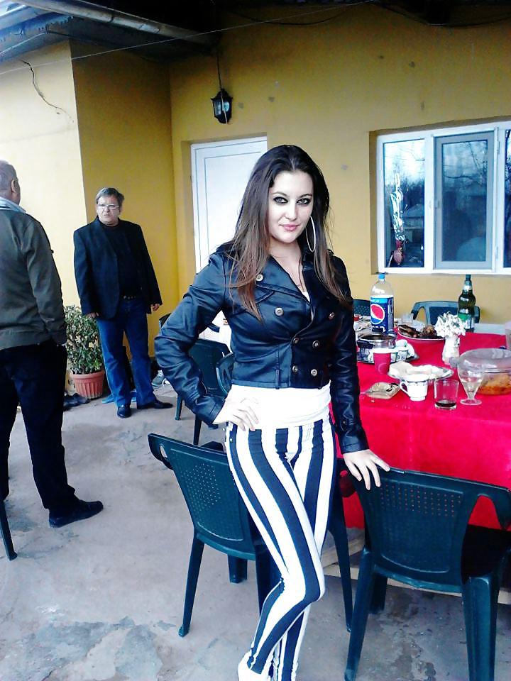 22P Romanian women: Amel