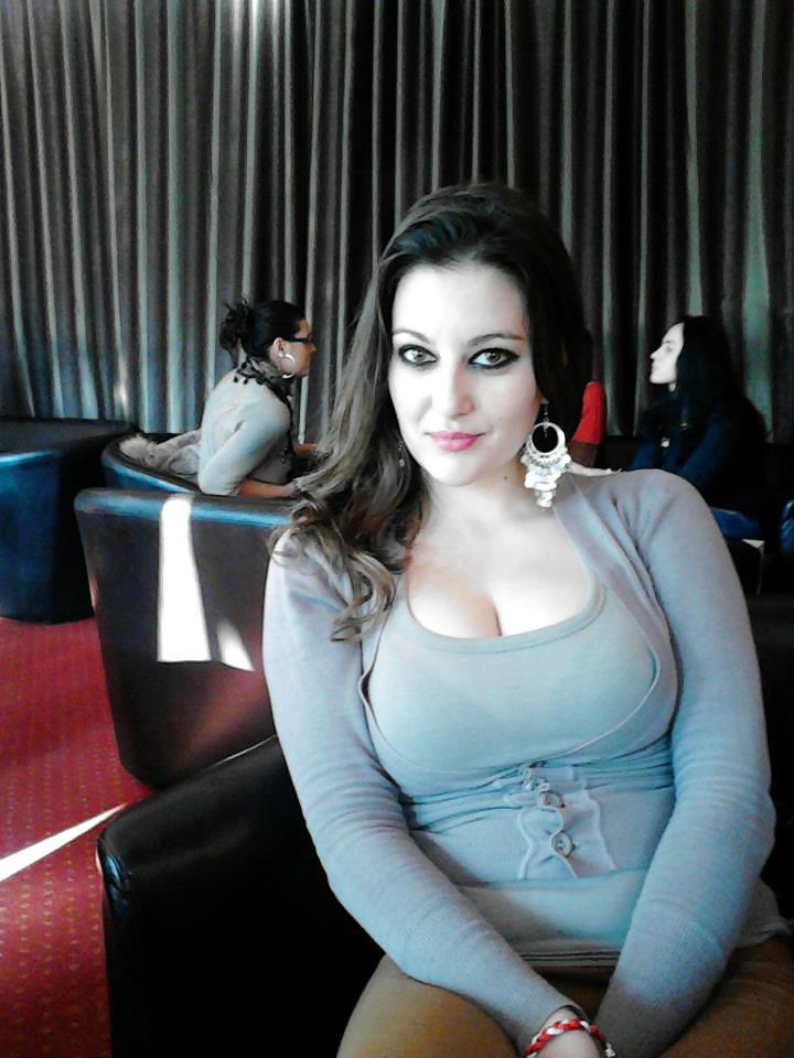 22P Romanian women: Amel