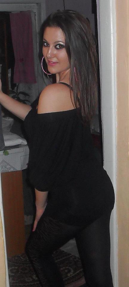 22P Romanian women: Amel