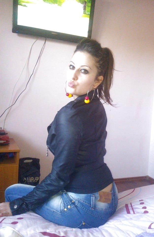 22P Romanian women: Amel