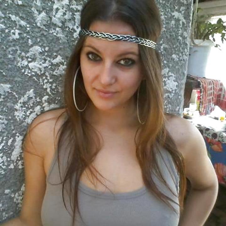 22P Romanian women: Amel