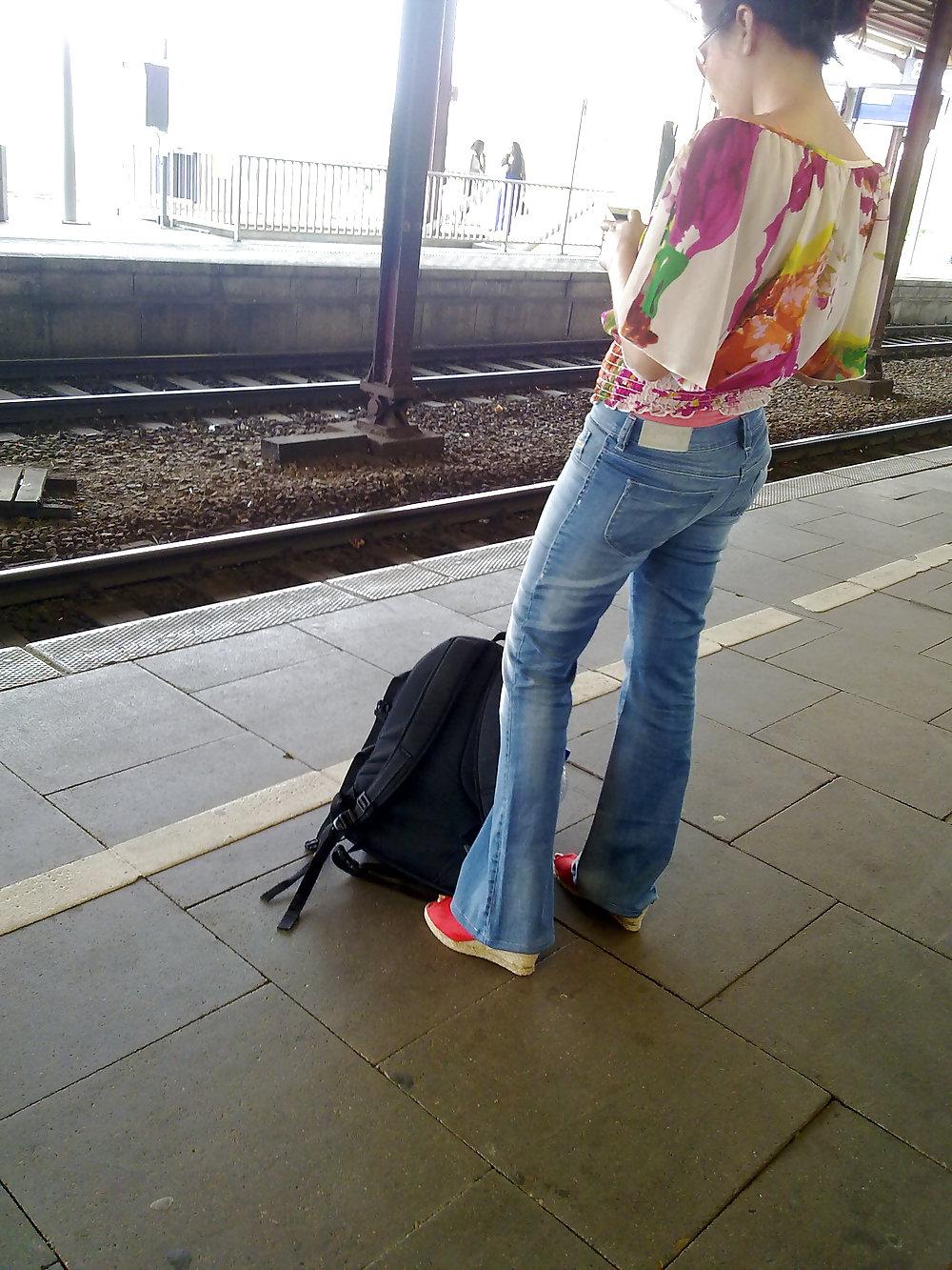 25P Candid street & train pics