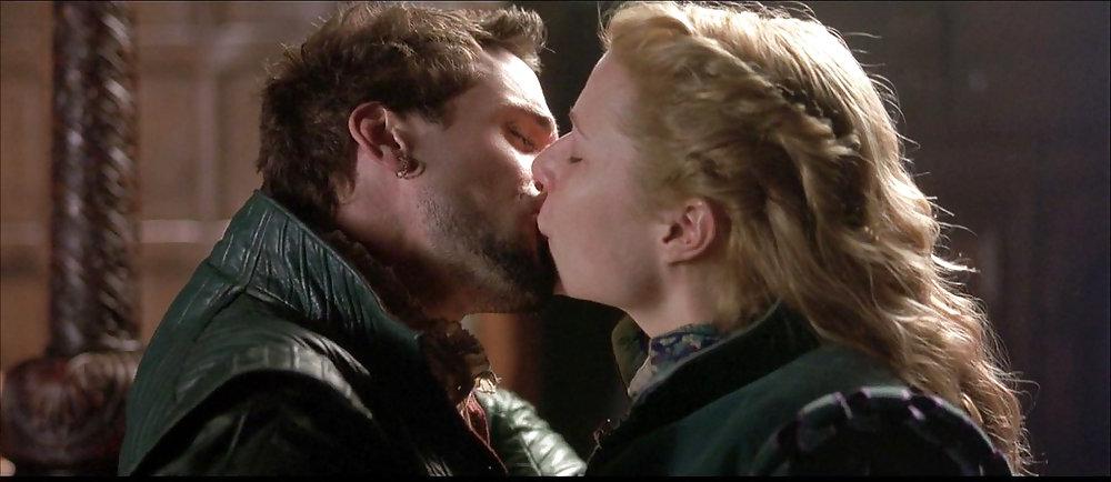 18P Hot Movie 32 : SHAKESPEARE IN LOVE  (2011)