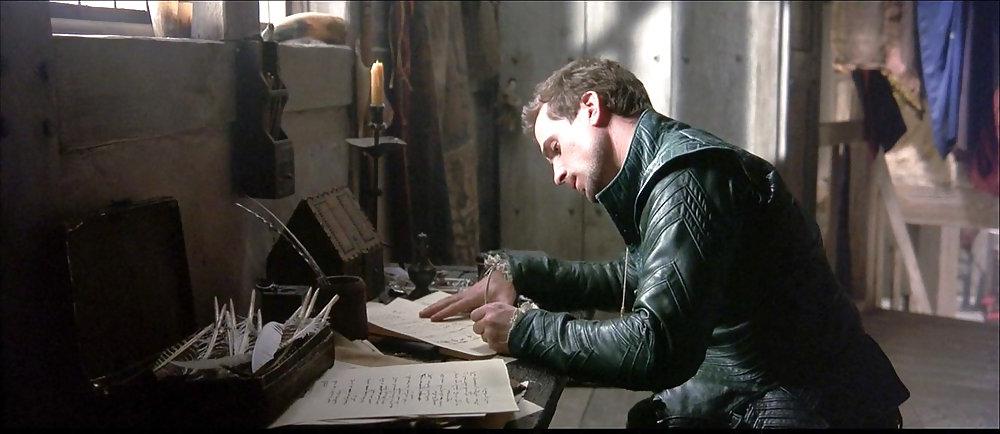 18P Hot Movie 32 : SHAKESPEARE IN LOVE  (2011)