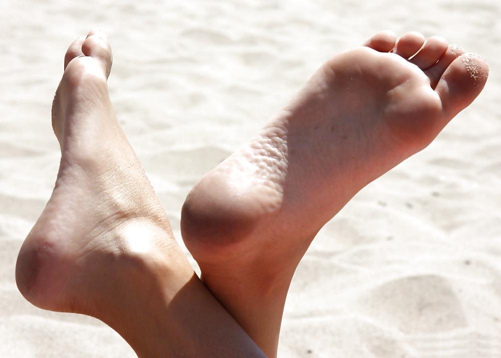 25P Sexy girls feets...