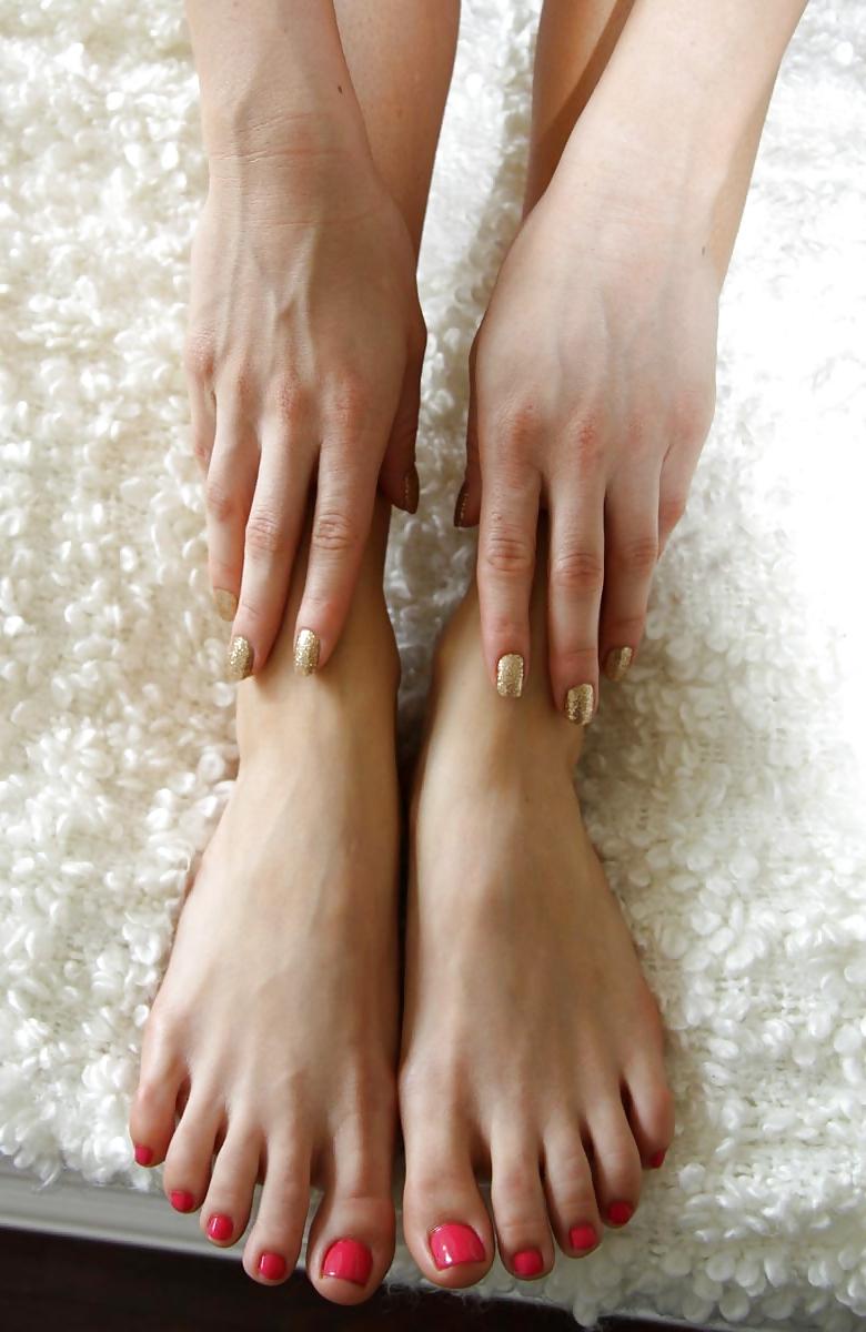 25P Sexy girls feets...