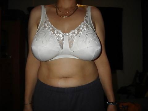 25P Bras on random women 4