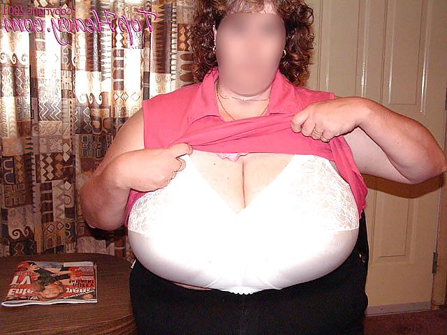 25P Bras on random women 4