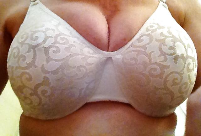 25P Bras on random women 4