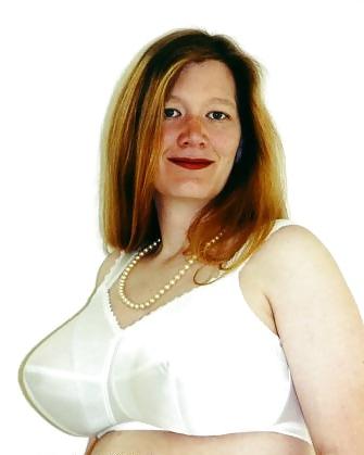 25P Bras on random women 4