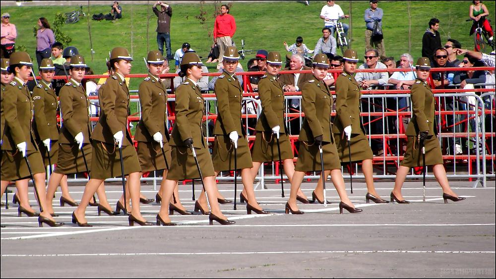 25P Women in pantyhose and uniform
