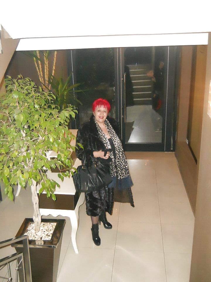 25P Redhead Mature Lady