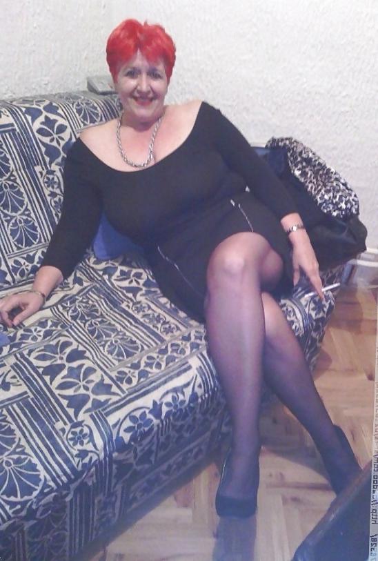 25P Redhead Mature Lady