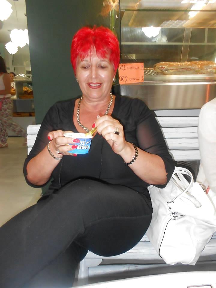 25P Redhead Mature Lady