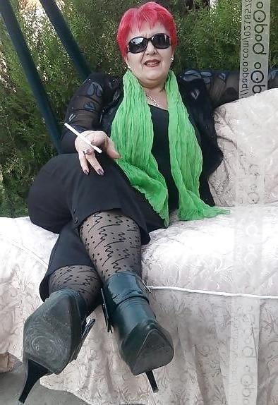 25P Redhead Mature Lady