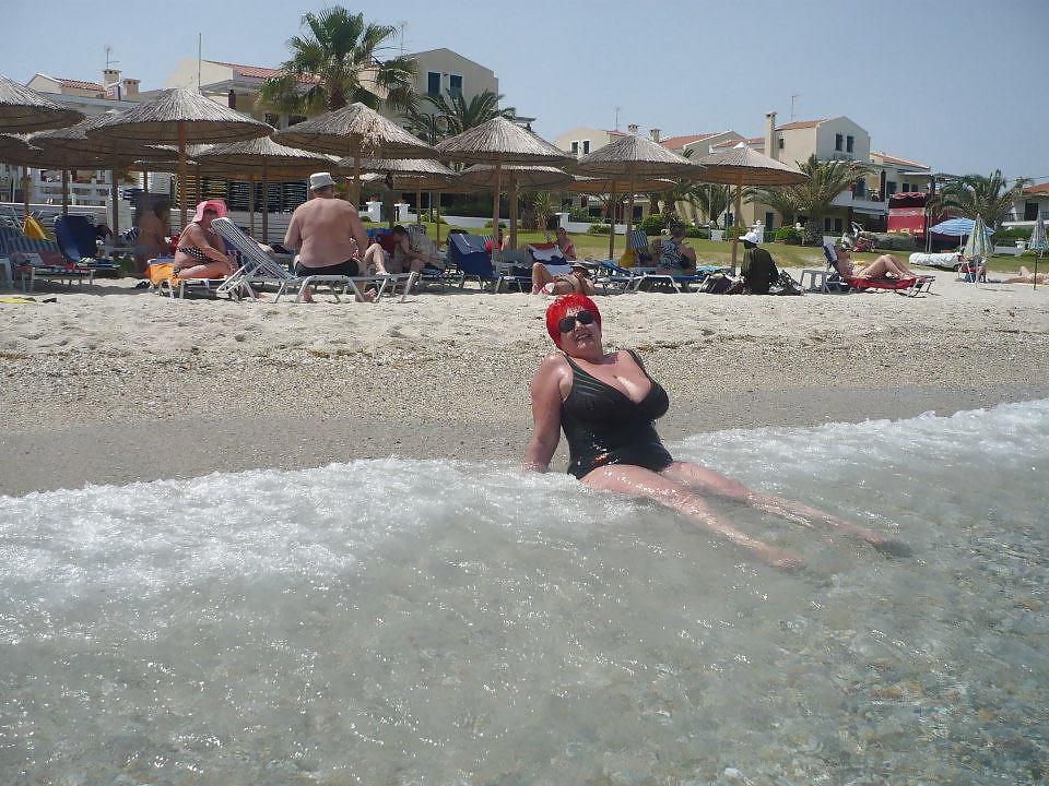 25P Redhead Mature Lady