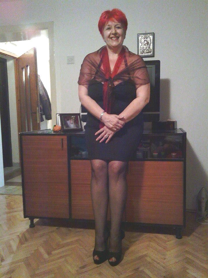 25P Redhead Mature Lady