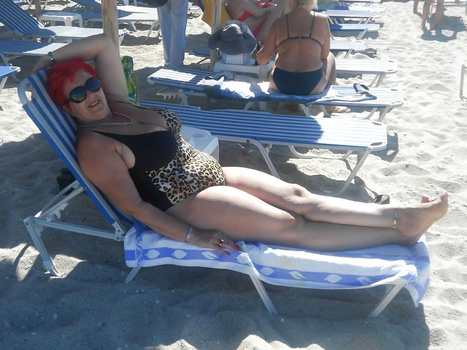 25P Redhead Mature Lady