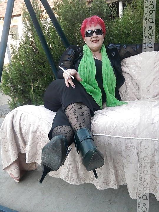 25P Redhead Mature Lady