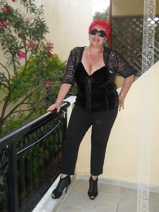 25P Redhead Mature Lady
