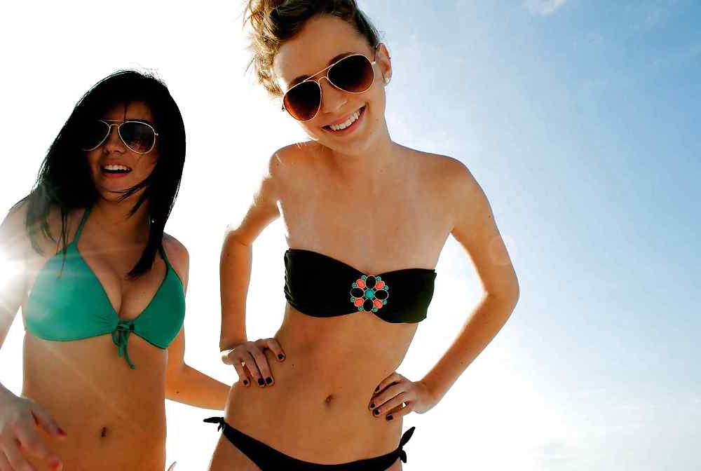 25P Hot GIRLS In Bikini #7 by DarKKo