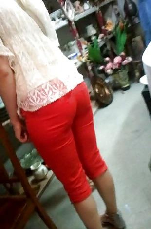 11P Upskirt granny great ass at market