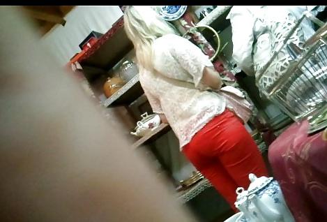 11P Upskirt granny great ass at market