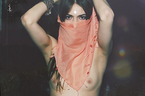 25P Arabic women