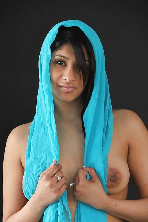25P Arabic women
