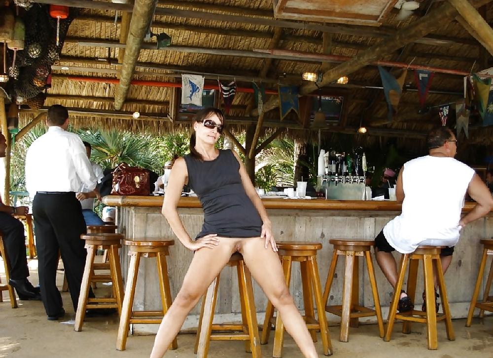 21P Upskirt No Panties