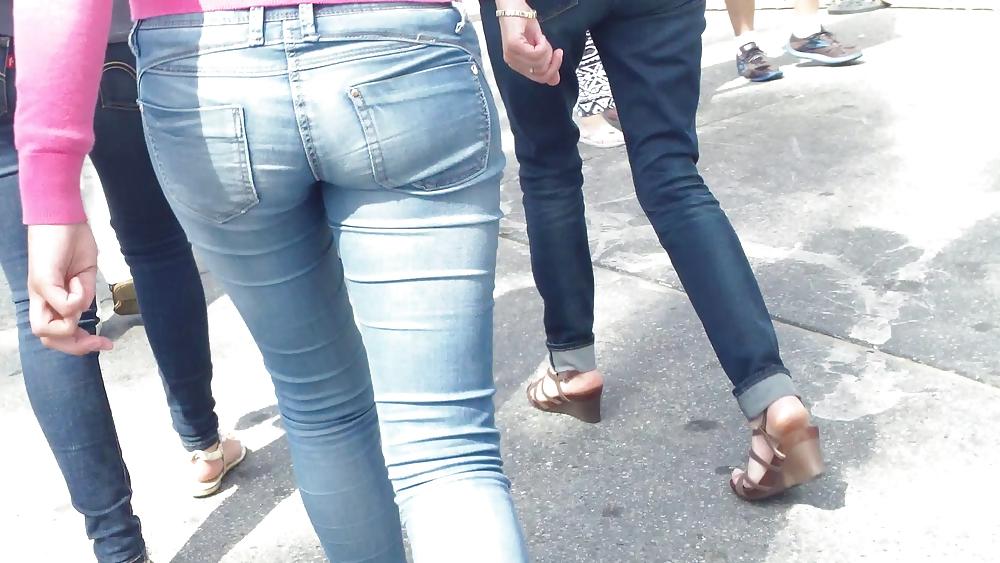 25P Teen ass & butt in jean shorts shopping