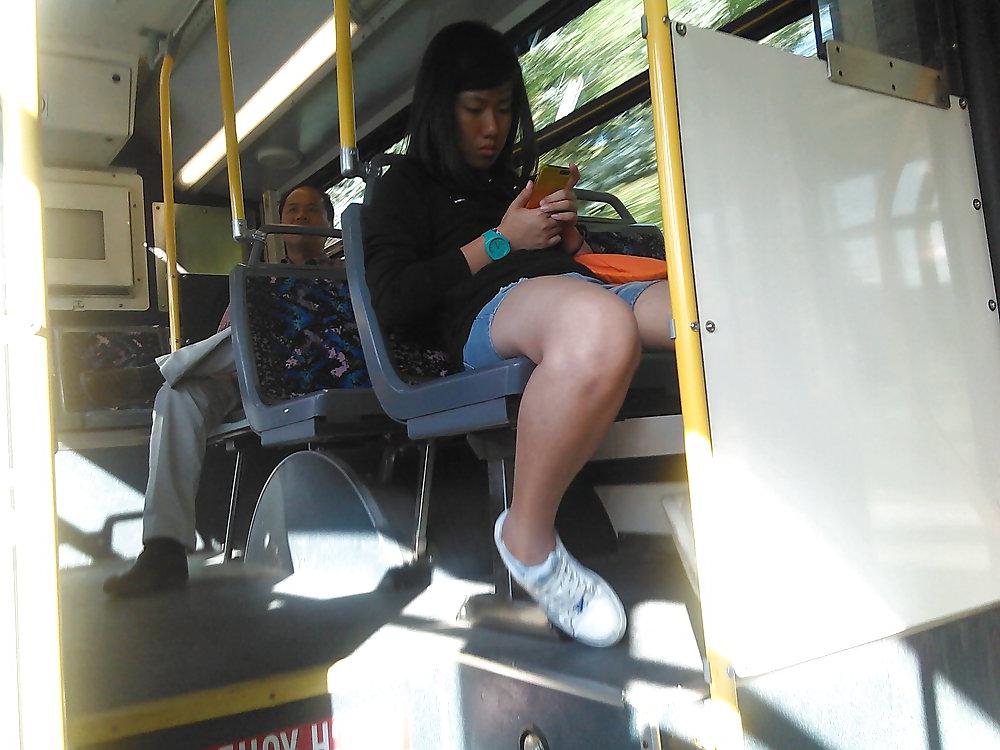 25P Voyeur - Random transit babes, one great look at the camera.