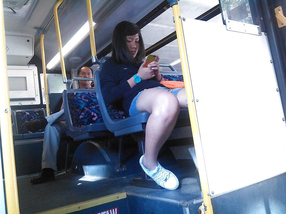 25P Voyeur - Random transit babes, one great look at the camera.