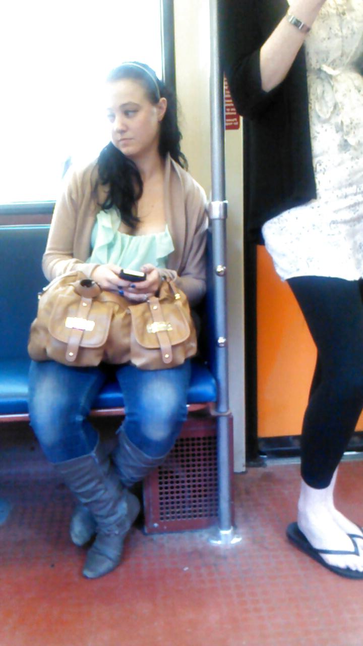 25P Voyeur - Random transit babes, one great look at the camera.