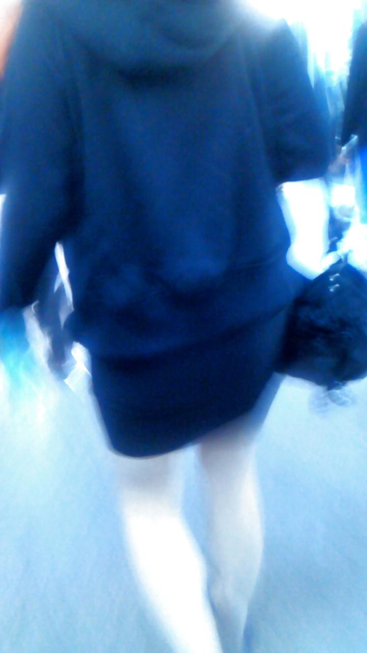 25P Voyeur - Random transit babes, one great look at the camera.
