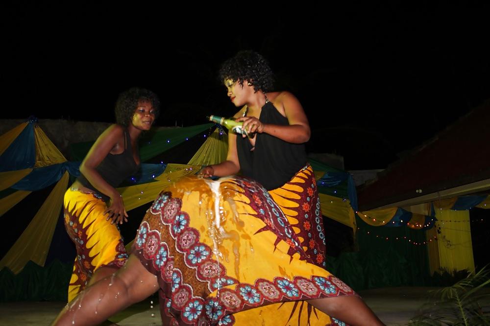25P Tanzania Amazing Dance girls