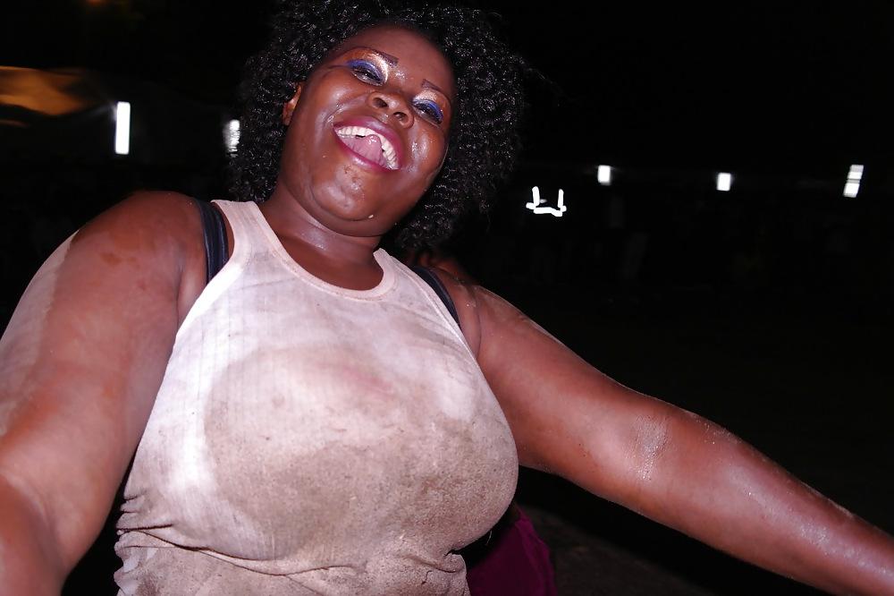 25P Tanzania Amazing Dance girls