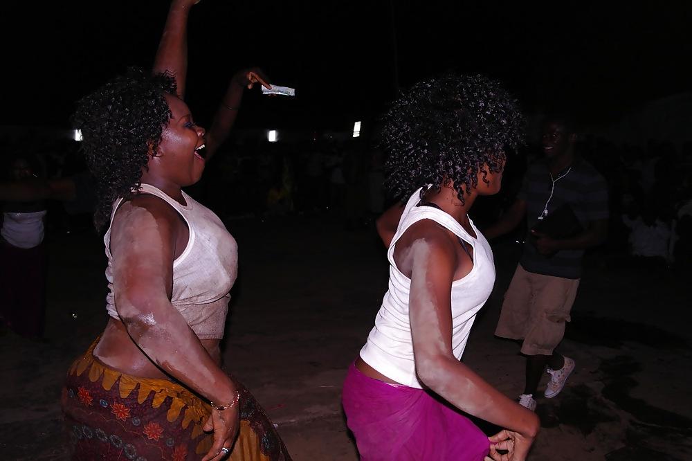 25P Tanzania Amazing Dance girls