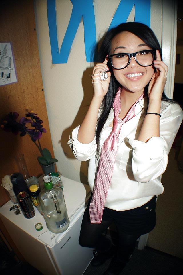 8P Big Tits Asian Girl