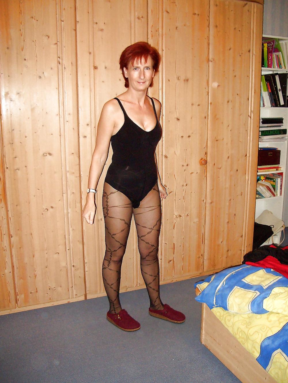 25P Grandma red likes showing off