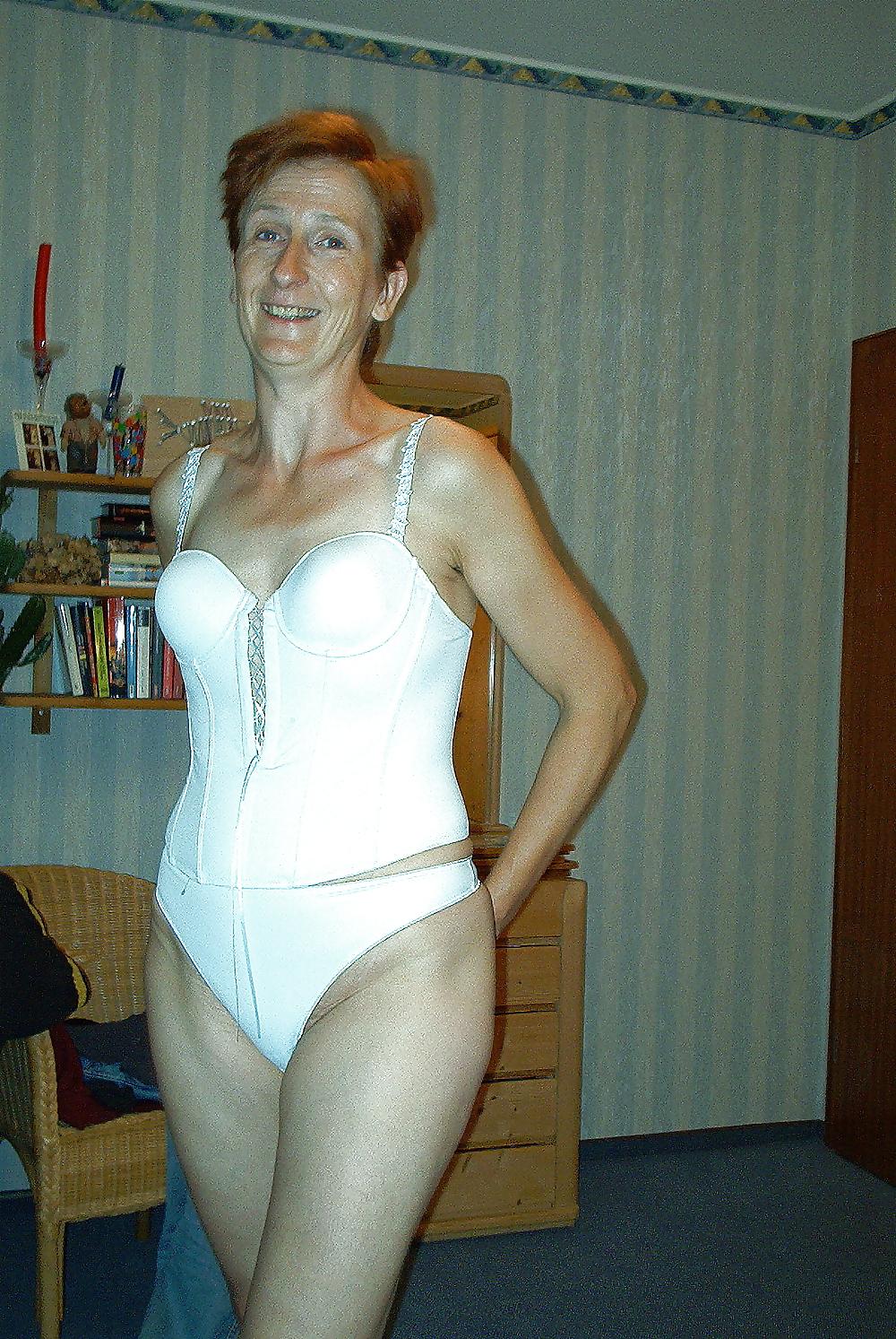 25P Grandma red likes showing off
