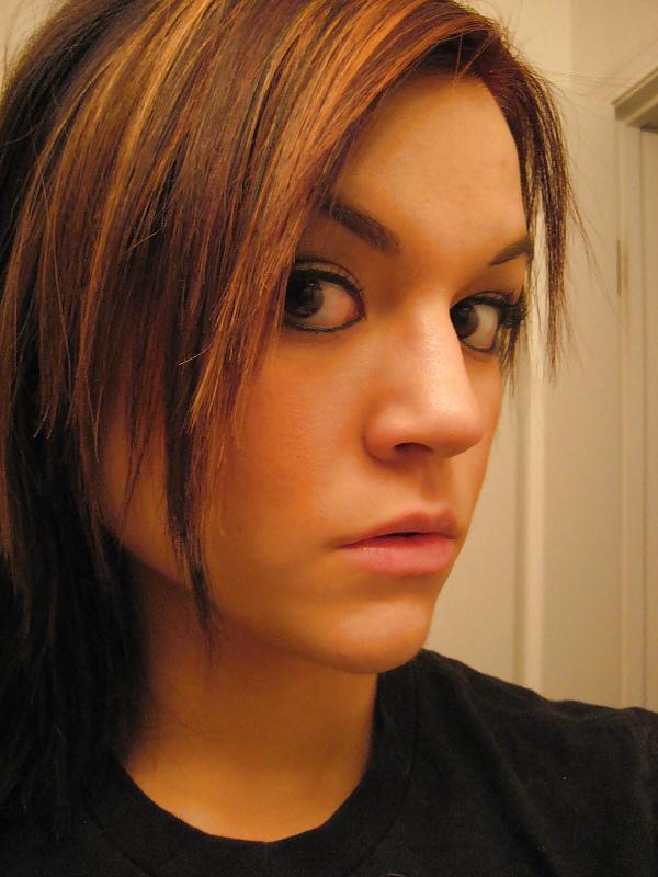 25P Non nude Teen posing