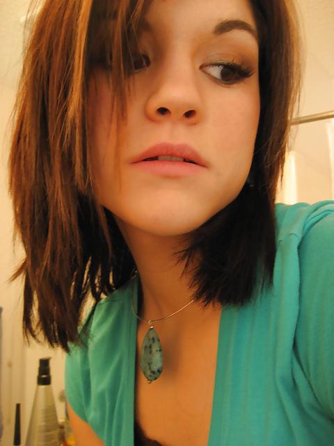 25P Non nude Teen posing