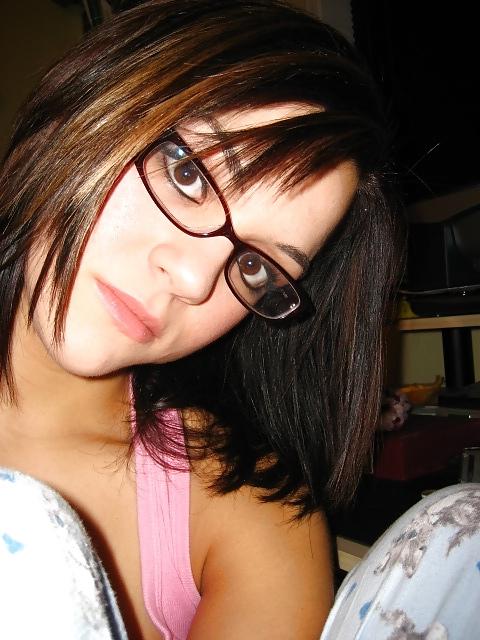 25P Non nude Teen posing