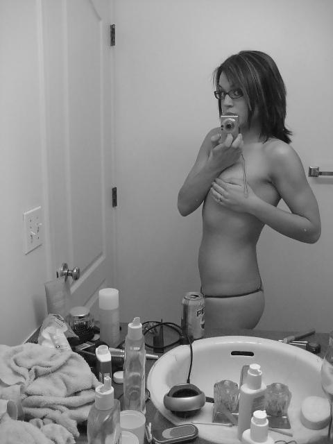 25P Non nude Teen posing