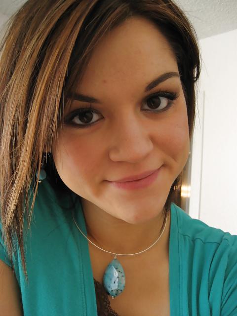 25P Non nude Teen posing