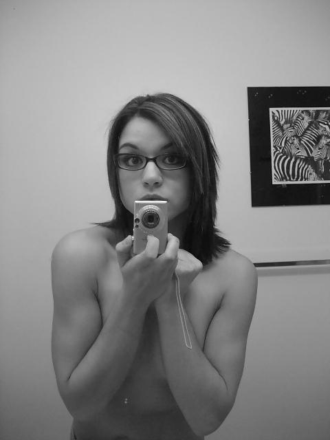 25P Non nude Teen posing