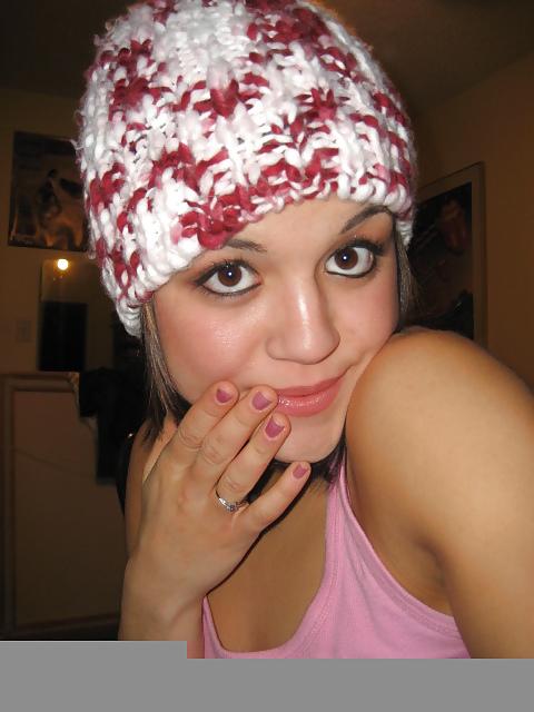 25P Non nude Teen posing