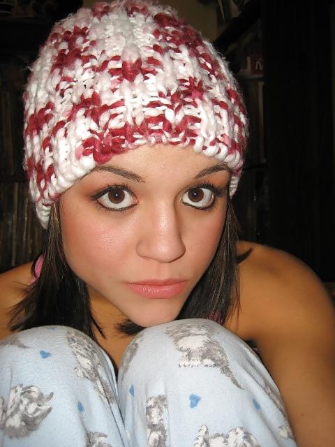 25P Non nude Teen posing
