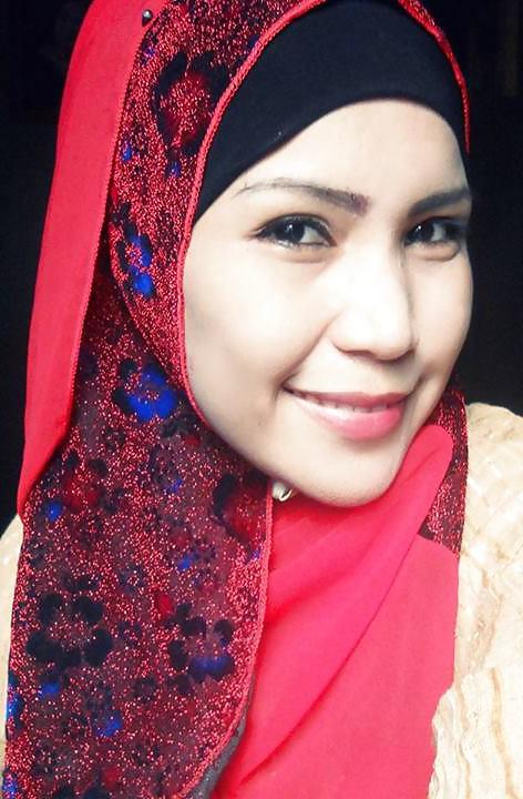 25P HORNY LADY IN HIJAB